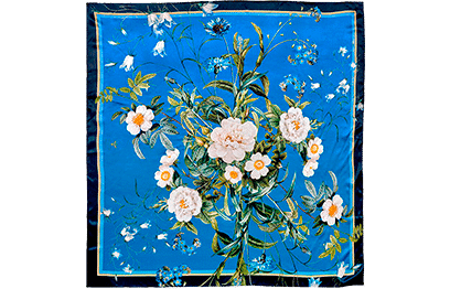 Silketørklæde -Blue flower garden klar blå 90cm.