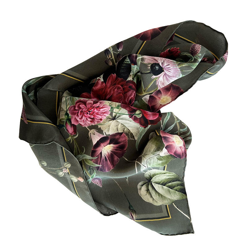 Silketørklæde -Blossom garden 50cm.